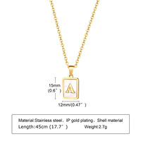 Collier avec pendentif en lettres initiales A-Z pour femmes en acier inoxydable plaqué or 18 carats avec chaîne à maillons en coquille blanche