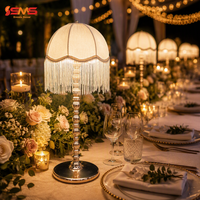 Lampe de table en métal doré de luxe, nouveau design SMS, décoration de style moderne, centre de table blanc pour mariage avec abat-jour