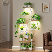Support de plante d'intérieur simple en blanc à assembler avec un design multi-niveaux solide et stable et des lumières de croissance pour une utilisation en jardin