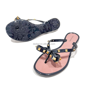 Personalización rápida Mujer Goma River Slipper Girl Flat Flip Flop Rockstud Jelly Tanga Sandalia - Product Image 3