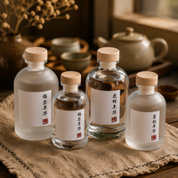 Bouteille à spiritueux en verre transparent de luxe de qualité supérieure avec bouchon et finition mate givrée pour l'emballage du whisky et la présentation en cadeau