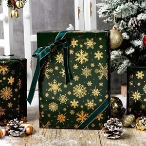 Rollo de Papel de Regalo Navideño de 17 Pulgadas x 33 Pies, Diseño de Copos de Nieve Verdes y Dorados, Papel de Embalaje para Regalos, Reciclable, de una Sola Cara - Product Image 4