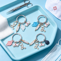 Porte-clés unique en forme de seringue et stéthoscope, chapeau d'infirmière DIY, masque médical, accessoires décoratifs en alliage de zinc, vente en gros personnalisée