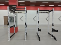 Banco de gimnasio multifuncional de titanio para curl de piernas, extensión, curl de bíceps, máquina de remo con selección de carga por pin para pecho y brazos, y simulador de escaleras