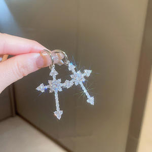 Pendientes de Lujo con Cruz, Plata 925, Cristal y Diamantes de Imitación, Engaste de Garra, Joyería Religiosa para Mujer, Ceremonia Cristiana - Product Image 6