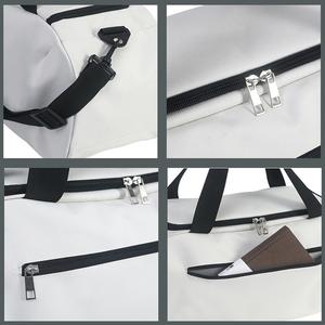 Sac fourre-tout de sport unisexe en nylon léger, imperméable et durable, grande capacité, avec logo personnalisé, fermeture éclair, sangle réglable et poignée rembourrée - Product Image 3