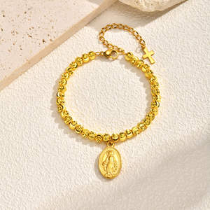 Pulsera de cuentas ovaladas de sandía con la Virgen María en acero inoxidable - Product Image 4