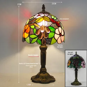 <span class=keywords><strong>Lampada</strong></span> <span class=keywords><strong>da</strong></span> <span class=keywords><strong>Tavolo</strong></span> Tiffany in Stile Europeo <span class=keywords><strong>con</strong></span> Vetro Colorato e <span class=keywords><strong>Paralume</strong></span> in Vetro di Lusso per Interni e Lettura a Letto - Product Image 3
