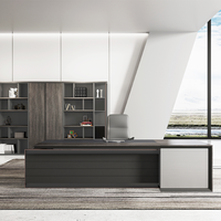 Bureau de direction moderne au design élégant, mobilier de bureau, bureau d'ordinateur, bureau de patron avec armoire