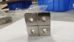 Materiales magnéticos buen precio imán de neodimio Código HS 85051110 agujero avellanado imán máquina fabricante Esquinas redondeadas - Product Image 6