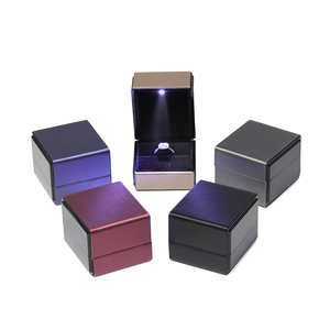 New Design Coated with Leather Ring Box High Quality Jewelry Packaging Trendy Wedding Ring Case with LED