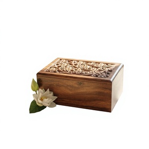 Kotak penyimpanan abu hewan peliharaan dari kayu pinus ukiran tangan berbentuk persegi panjang, dengan ukiran bunga untuk mengenang anjing atau kucing - Product Image 2