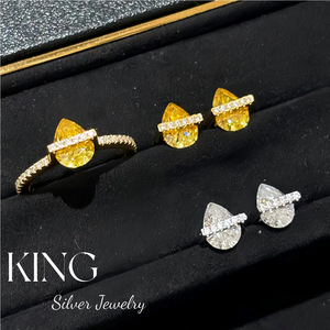 Pendientes de Plata S925 con Baño de Oro y Engaste de Bisel, Diseño de Gota de Agua, para Uso Diario - Product Image 1