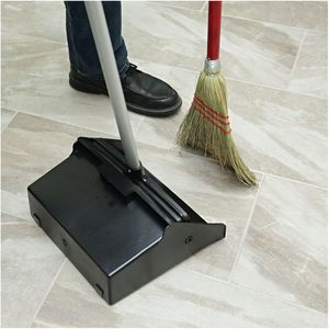 Balai de nettoyage de hall Boardwalk 39 pouces en fibre de maïs rouge avec poils en métal et en PET, manche en plastique, longueur totale 120 cm - Product Image 5