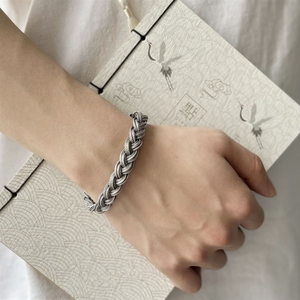 Pulsera de Plata de Ley S925 con Borla Trenzada, Estilo Étnico de Alta Gama y Acabado Retro Envejecido, Hecha <span class=keywords><strong>a</strong></span> <span class=keywords><strong>Mano</strong></span> - Product Image 4