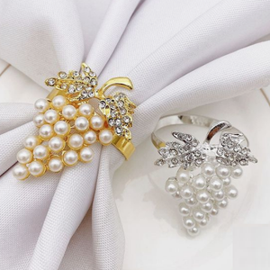 Prix raisonnable Accessoires de table Perle perlée Rond de serviette en métal Mariage Argent Or Fini Rond de serviette de table de mariage - Product Image 1