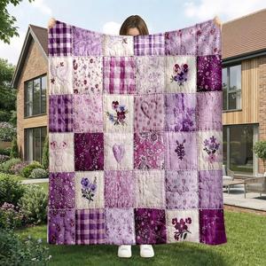Couverture en flanelle motif cochon de dessin animé mignon, plaid léger et respirant pour la sieste à la maison ou au bureau, impression personnalisée, vente en gros - Product Image 4
