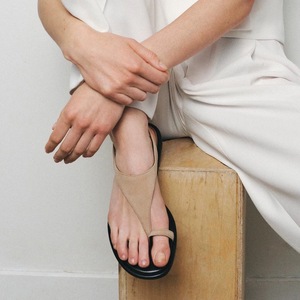 Chanclas <span class=keywords><strong>planas</strong></span> romanas retro, zapatos <span class=keywords><strong>para</strong></span> exteriores, <span class=keywords><strong>sandalias</strong></span> <span class=keywords><strong>de</strong></span> cuero con punta dividida con clip en forma <span class=keywords><strong>de</strong></span> V <span class=keywords><strong>para</strong></span> <span class=keywords><strong>mujer</strong></span> - Product Image 2