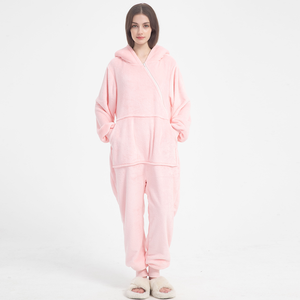 Produttore personalizzato rosa fragola stampato flanella morbida felpa <span class=keywords><strong>con</strong></span> cappuccio tuta tuta <span class=keywords><strong>pigiama</strong></span> <span class=keywords><strong>con</strong></span> patta fondale posteriore - Product Image 6