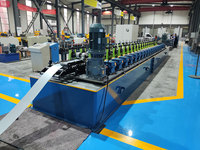 Ligne de production de profilés métalliques légers pour cloisons sèches avec machine de formage à froid de profilés à réglage automatique de la taille et contrôle PLC
