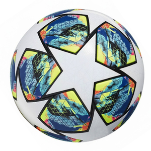 Ballon de football personnalisé de haute qualité fabriqué en usine, logo imprimé, design durable et léger pour l'entraînement et l'utilisation en extérieur - Product Image 5