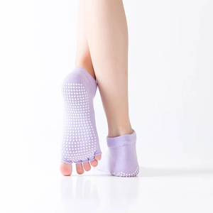 1 paire de chaussettes de yoga sans orteils pour femmes, chaussettes de danse de ballet à demi-doigts, chaussettes de sport respirantes et antidérapantes en silicone - Product Image 5