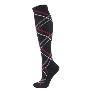 Venta directa de fábrica Calcetines deportivos de compresión Hasta la rodilla Hombres Mujeres Mismo estilo Calcetines largos para correr - Product Image 6