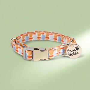 Collier pour chien en coton personnalisé de luxe élégant taille M, doux, durable, motif imprimé exclusif, réglable, pour animaux de compagnie - Product Image 1