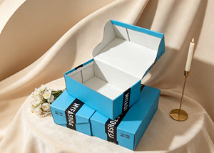 Boîte à chaussures en carton ondulé écologique et recyclable, design découpé, fermeture magnétique, impression quadricolore, extérieur blanc, doublure intérieure UV - Product Image 2
