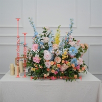 Groothandelscollectie natuurlijk ogende bloemen voor bruiloftplanners, leveranciers en decoratie met elegant bloemig padontwerp