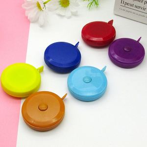 เทปวัดตัวแบบพกพาพร้อมกล่องพลาสติก สำหรับงานเย็บผ้า - Product Image 3