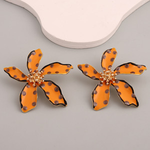 Anting Bunga Trendy dan Ekstravagan, Anting Polka Dot Berwarna-warni dari Paduan Logam, Perhiasan Fashion Terlaris untuk Wanita - Product Image 1
