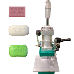 Machine d'estampage de savon d'usine professionnelle Machine d'impression de joint pneumatique de LOGO de savon de blanchisserie faite à la main - Product Image 1