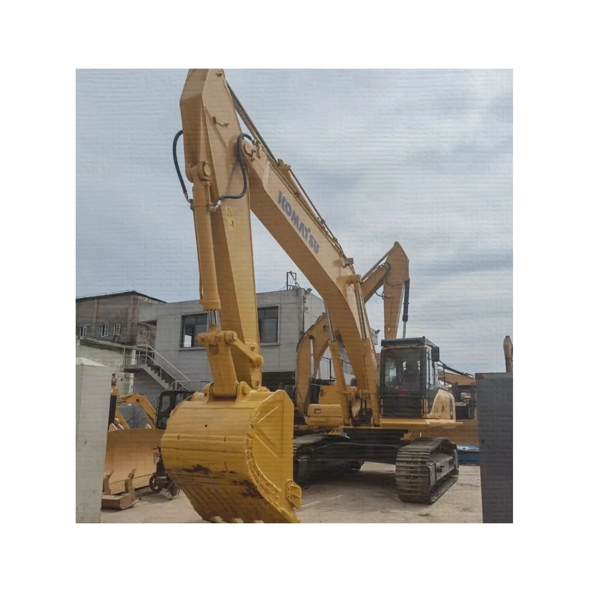 เครื่องจักรก่อสร้างมือสองคุณภาพสูงราคาถูกสุดๆจากญี่ปุ่นใช้ PC400 Komatsu ขายในราคาถูกในประเทศจีน