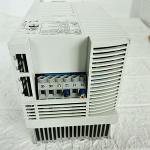 E82EV302-4C 3KW d'occasion en bon état pour Lenze - Product Image 2