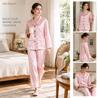 Ensemble deux pièces rose aspect satiné pour femme, col cranté, manches longues, broderie mouton, vêtements de détente, personnalisable OEM, marque privée
