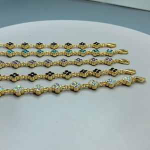 Braccialetto Quadrifoglio all'Ingrosso per Donne, Bracciale con Charm in Cristallo e Strass - Product Image 4