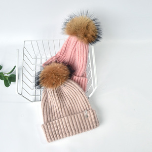 Chapeaux d'hiver en laine pour femmes avec <span class=keywords><strong>pompon</strong></span> en fourrure véritable Chapeau chaud à rayures personnalisées Chapeau de ski simple à manchette large - Product Image 3