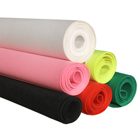 Tissu non tissé en spunbond 100% polypropylène blanc imperméable de poids moyen à motif de points, largeur de 63 pouces