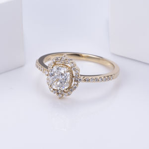 Anillo de diamantes con corte cojín de oro amarillo de 14 quilates Messi Jewelry MSR-1370 para mujer - Product Image 2