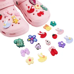 Sıcak satış DIY PVC ayakkabı süslemeleri charms renkli çiçek ayakkabı süslemeleri charms fabrika toptan için