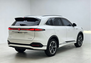 JX Auto Changan CS75 PLUS 2024 Cuarta Generación 1.5T Nuevo Blue Whale Inteligente de Lujo con Volante a la Izquierda y Asientos de Cuero R19 - Product Image 2