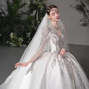 Robe de mariée de bal GT154 moderne, style princesse, ornée de perles et d'applications, en satin, longueur ras du sol, personnalisable - Product Image 3