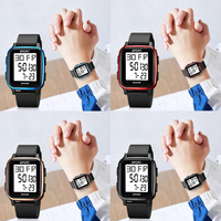 Jam Tangan LED Elektronik Persegi Klasik Fashion Grosir untuk Olahraga Luar Ruangan dengan Tali Silikon, Set 4 Pcs Perhiasan Jam Tangan untuk Pria, Hadiah