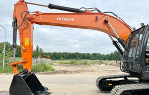Oferta Especial: Excavadora de Orugas ZX220LC de 22 Toneladas de Alto Rendimiento, Potente, Fiable y Lista para Minería Pesada, Suministro Directo de Fábrica al Mejor Precio - Product Image 2