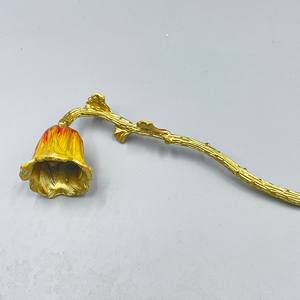 Outil d'extinction de bougie juive en nickel poli avec gravure de Jérusalem, métal doré, éteignoir de bougie de Shabbat - Product Image 3