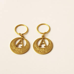 Anting-anting berlapis emas 24K dengan inisial 'E' untuk wanita, huruf alfabet Inggris Guam, perhiasan baja tahan karat religius untuk pernikahan dan pesta - Product Image 6