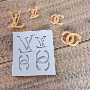 Moldes de Silicona con Logotipo de Marca de Lujo para Decoración de Pasteles, Chocolate, <span class=keywords><strong>Fondant</strong></span>, Dulces, Resina, Adornos para Bolsos, Decoración para Cupcakes - Product Image 2