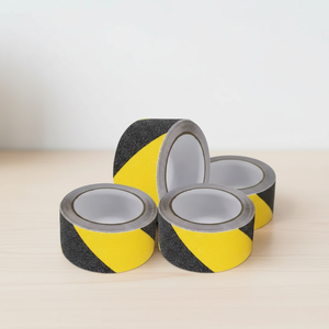 شريط مطاطي مضاد للانزلاق عالي التحمل للدرج، للاستخدام الداخلي والخارجي، مقاوم للماء، شريط لاصق آمن غير قابل للانزلاق - Product Image 4