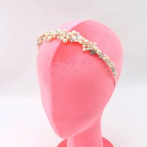 Diadema Elegante con Diseño Popular de Perlas, Flores y Diamantes de Imitación para Decorar el Cabello en Bodas, Compromisos y Bailes de Graduación - Product Image 3